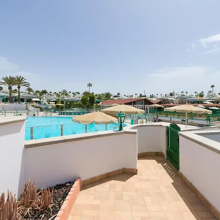 Сasa de vacaciones Bungalow Vista Golf Con Terraza Y Piscina *