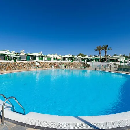 Дом отдыха Homeforguest Bungalow Vista Golf Con Terraza Y Piscina Маспаломас