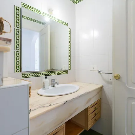 Homeforguest Bungalow Vista Golf Con Terraza Y Piscina Дом отдыха